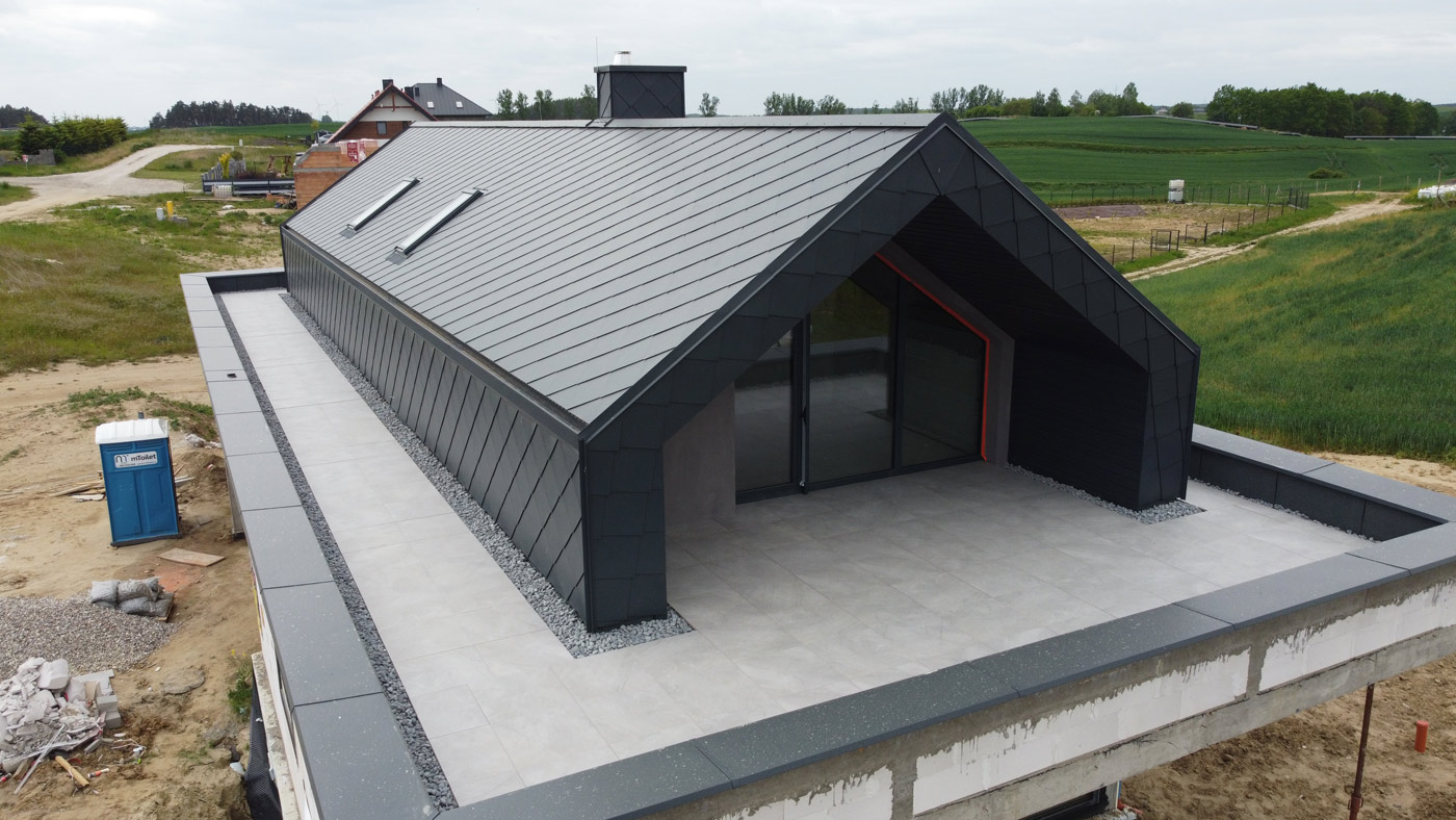 Realizacja dachu z płytki Karo